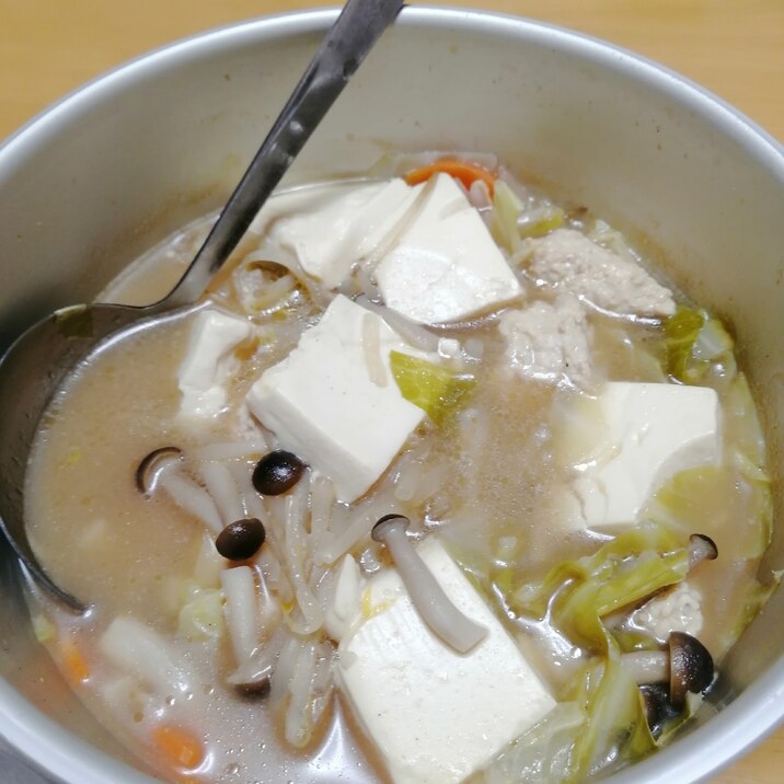 鶏だんご入りとんこつしょうゆ鍋 レシピ 作り方 By ちび 楽天レシピ 鶏だんご入りとんこつしょうゆ鍋 レシピ 作り方 By ちび 楽天レシピ